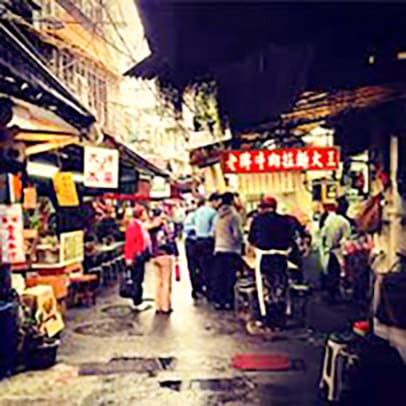 台北109青旅附近的城中市場入口處照片